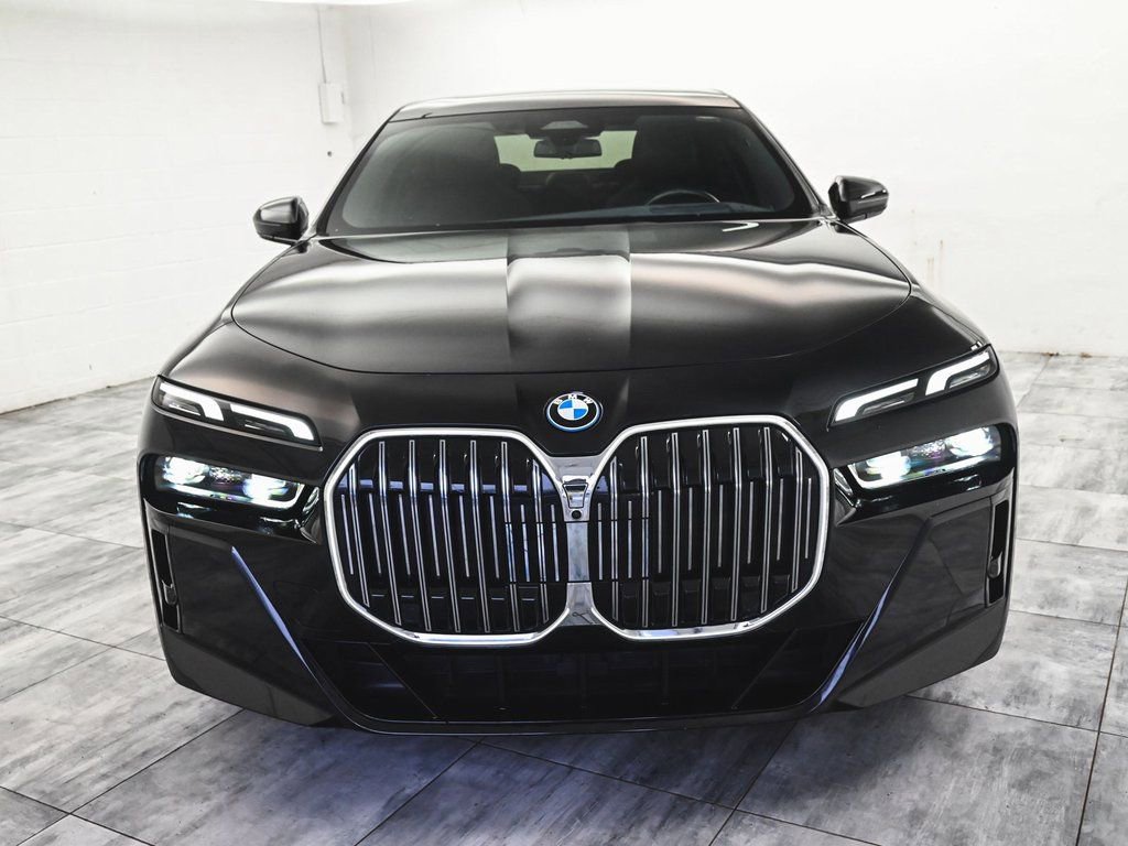 Used 2024 BMW 750e xDrive w/ Premium Package AWD/4WD image 2