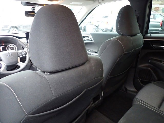 Used 2022 Mitsubishi Outlander ES image 16