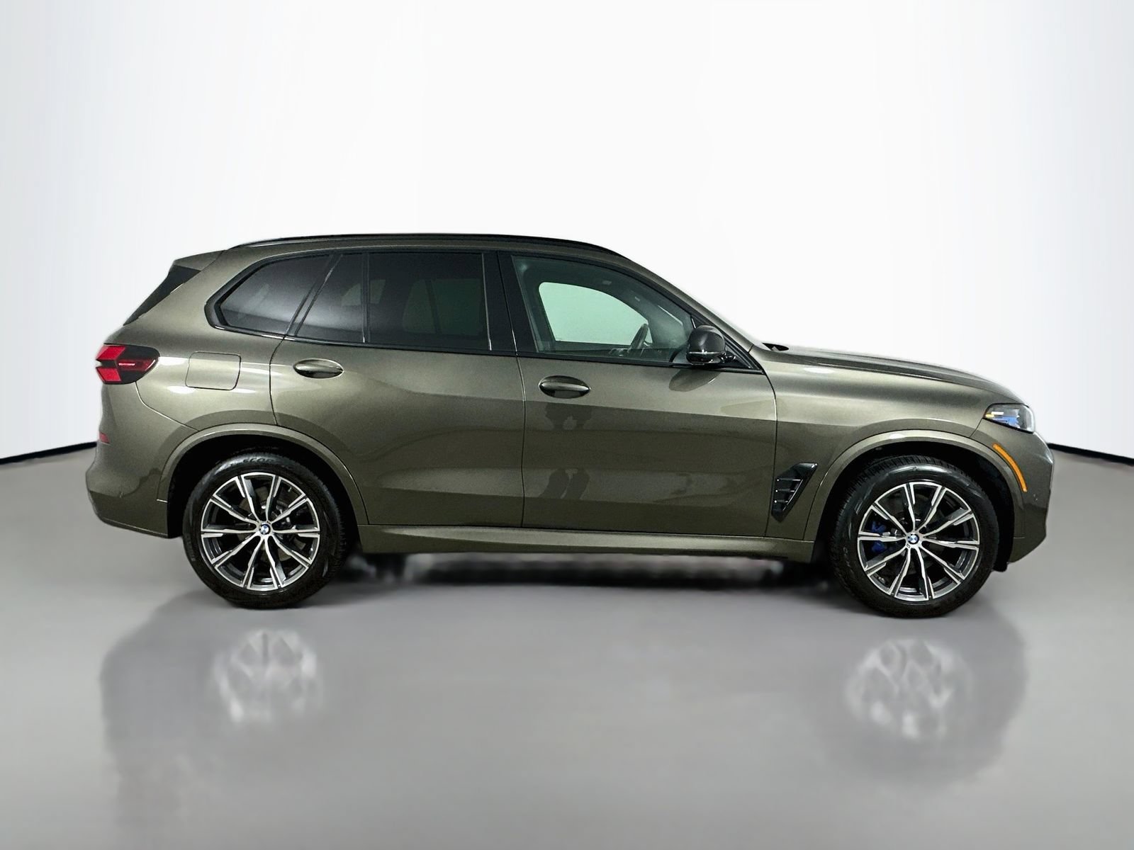 Used 2026 BMW X5 M60i AWD/4WD image 4