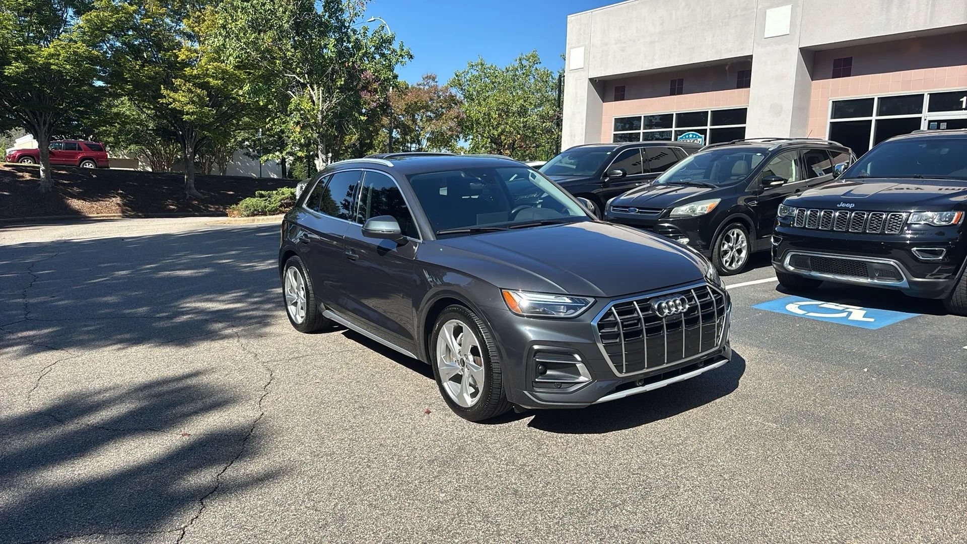 Used 2021 Audi Q5 2.0T Premium Plus w/ Premium Plus Package AWD/4WD image 3