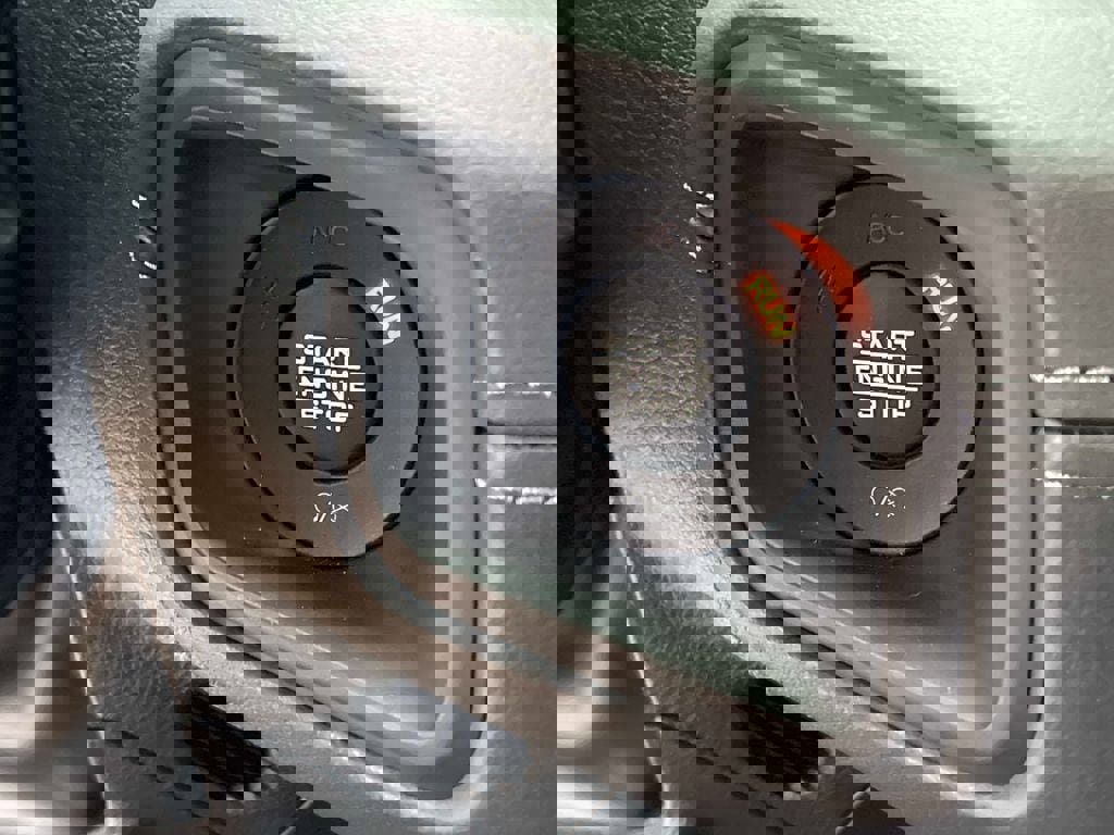 Certified 2025 Jeep Wrangler Unlimited Sahara w/ Safety Group image 28