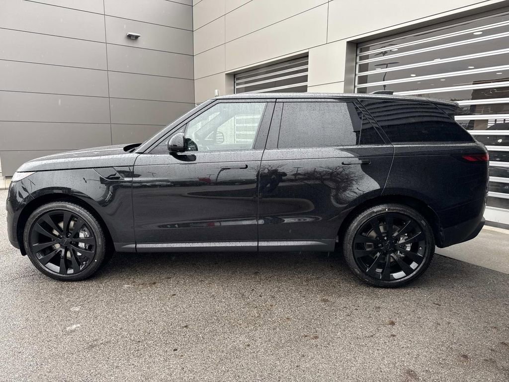 New 2026 Land Rover Range Rover Sport SE image 4