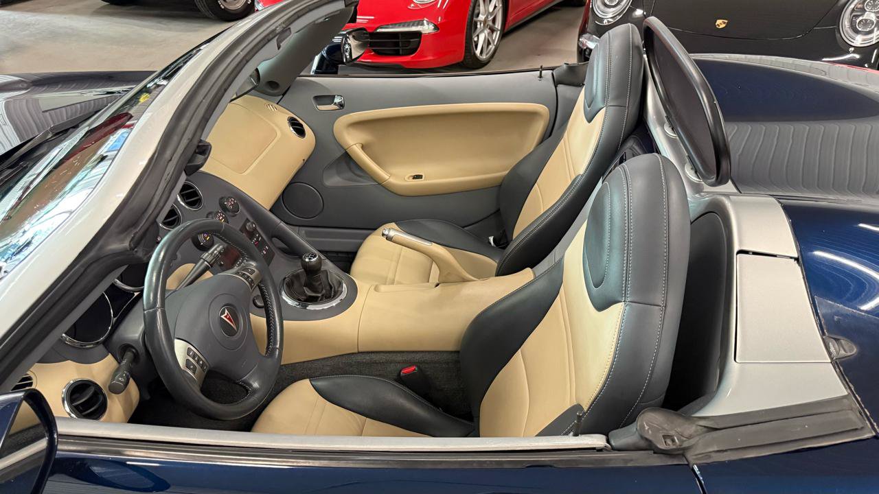 Used 2006 Pontiac Solstice Convertible w/ Premium Package RWD image 37