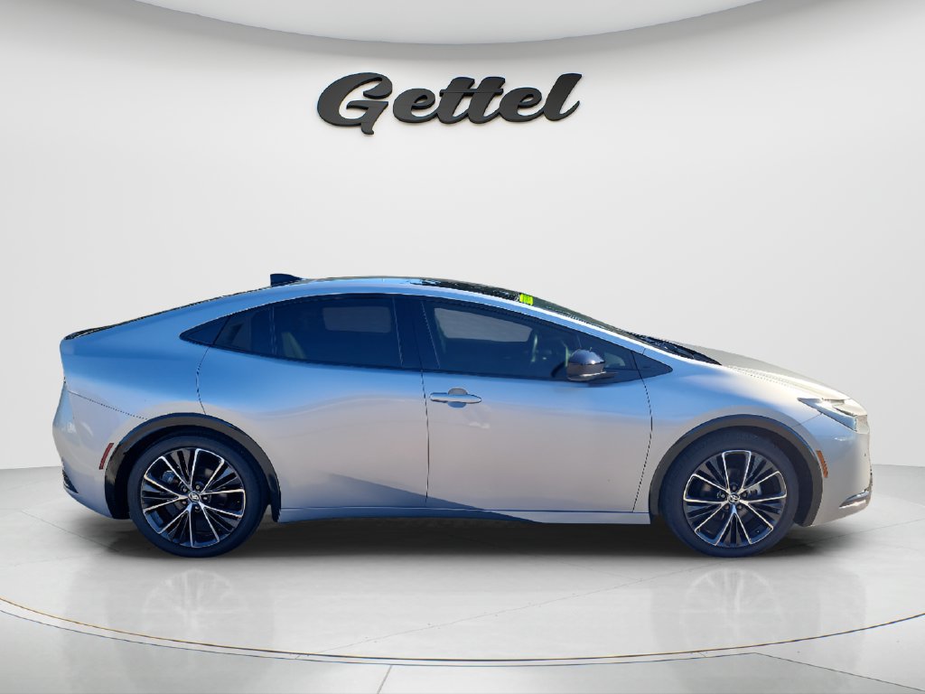 Used 2024 Toyota Prius XLE FWD image 4