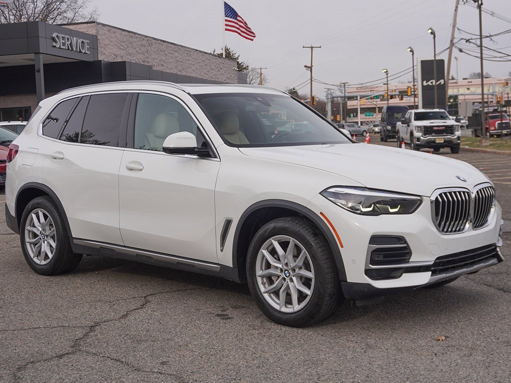 Used 2022 BMW X5 xDrive40i w/ Parking Assistance Package image 2
