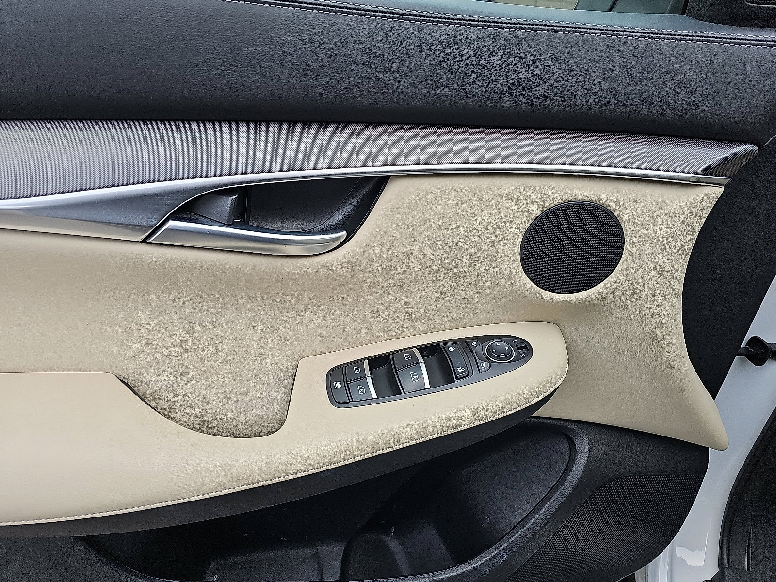 Used 2022 INFINITI QX50 Luxe w/ Cargo Package image 13