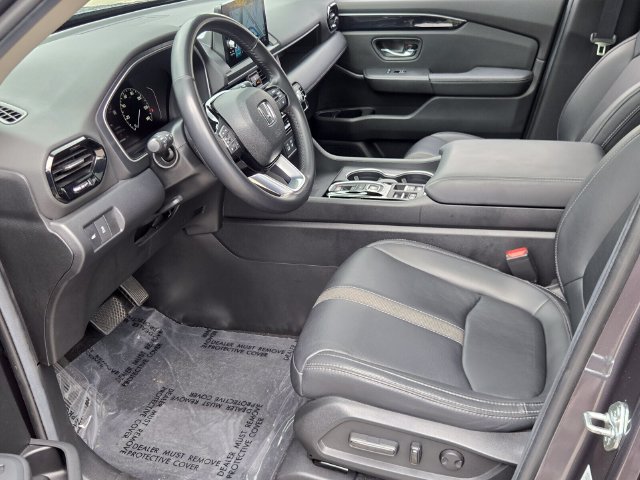 Used 2025 Honda Pilot Touring image 11