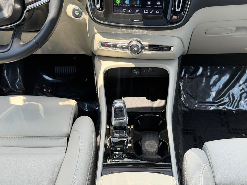 Certified 2026 Volvo XC40 B5 Plus AWD/4WD image 15