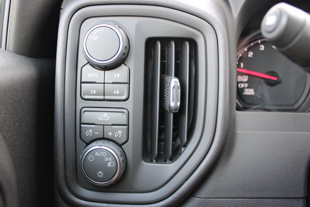 New 2026 Chevrolet Silverado 1500 Custom Trail Boss w/ LPO, Dark Essentials Package AWD/4WD image 42