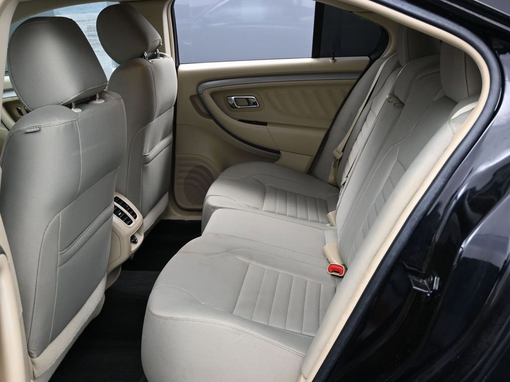 Used 2016 Ford Taurus SE image 25