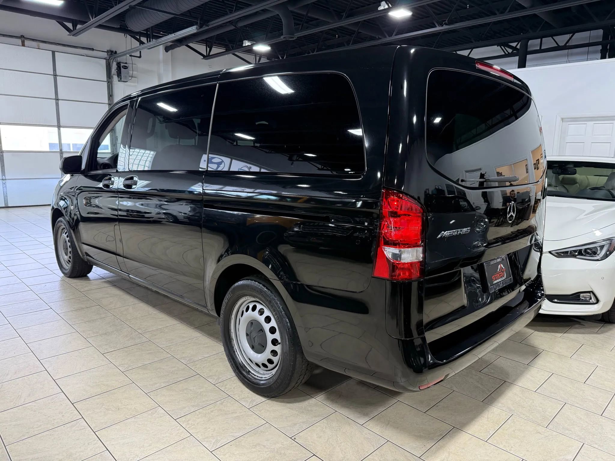 Used 2018 Mercedes-Benz Metris Passenger image 6