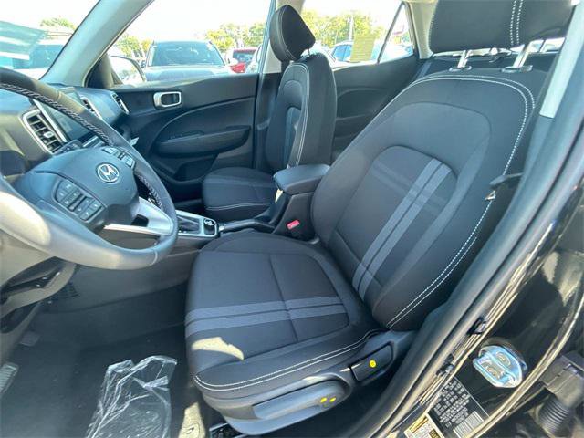 New 2025 Hyundai Venue SEL image 8