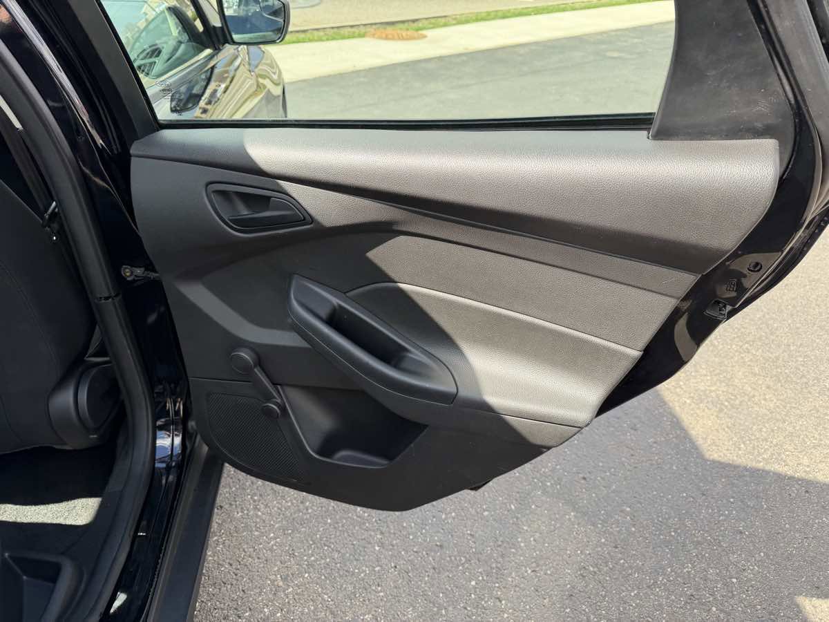 Used 2017 Ford Focus S image 18