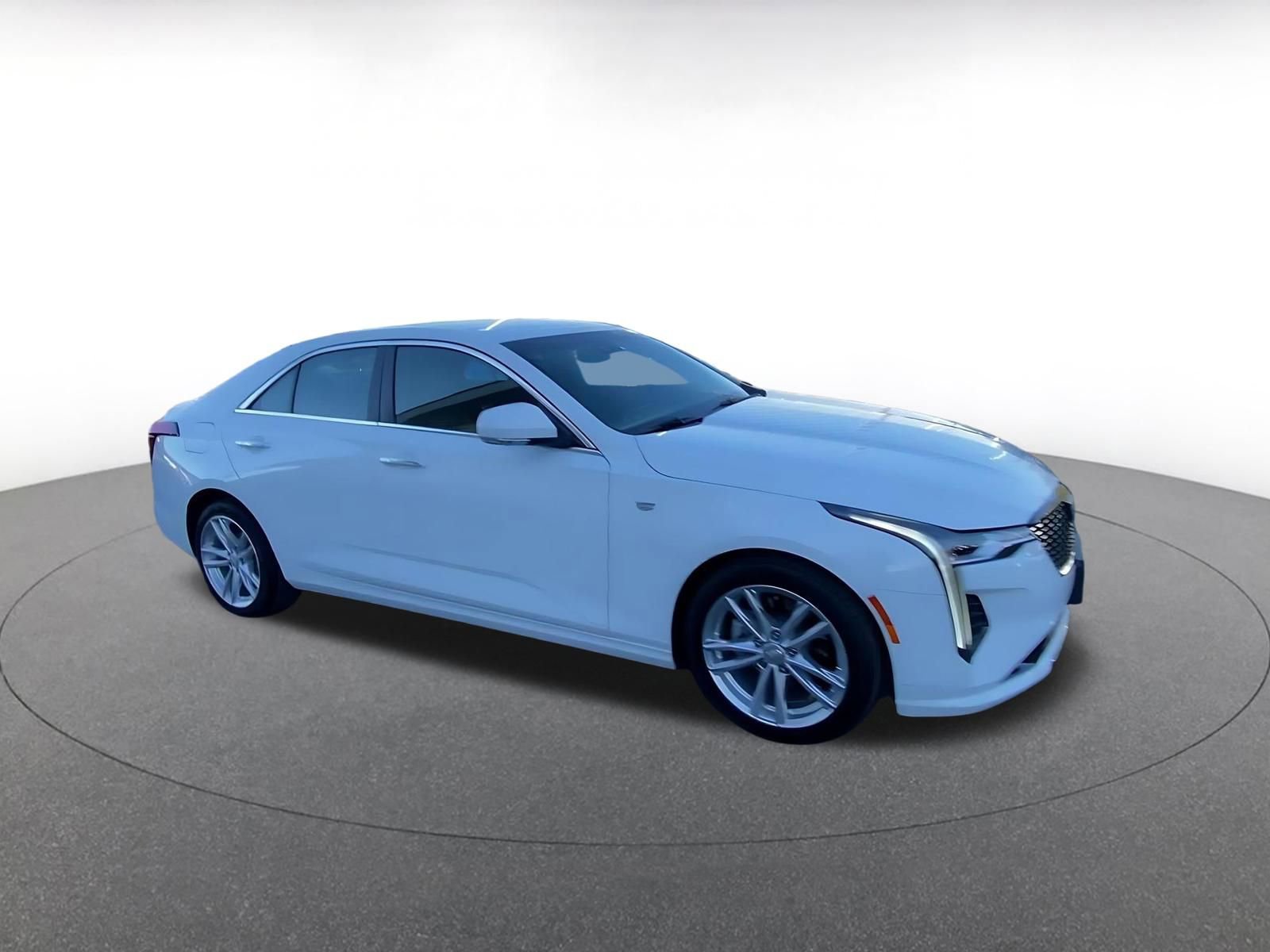 Used 2024 Cadillac CT4 Luxury image 2