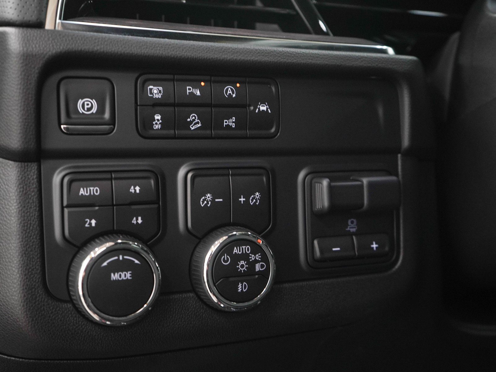 Used 2025 Chevrolet Tahoe Premier AWD/4WD image 28