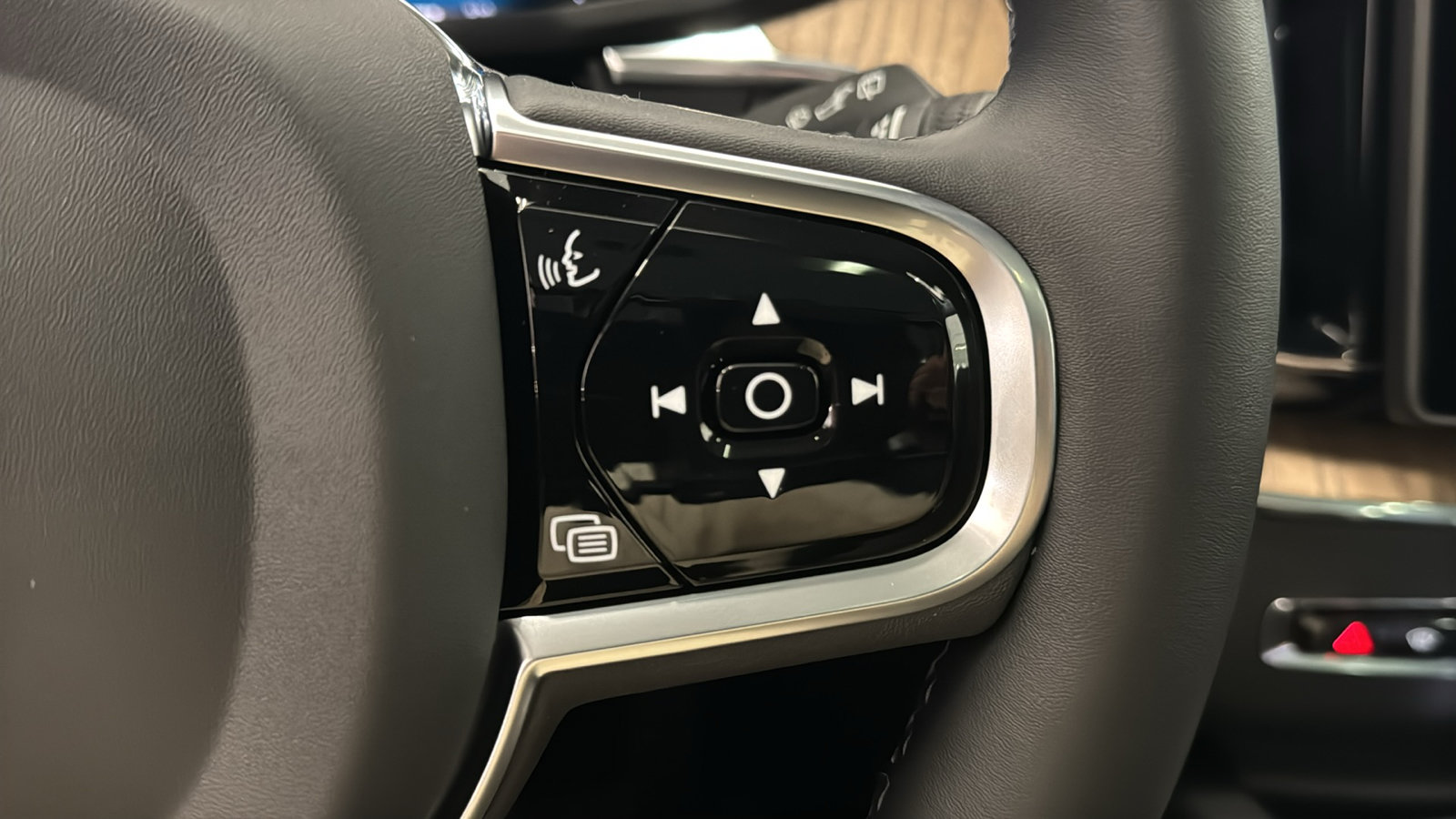 New 2027 Volvo XC60 B5 Ultra AWD/4WD image 14