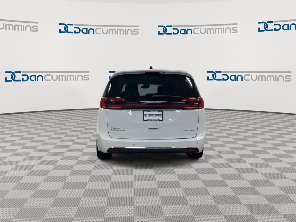 Used 2024 Chrysler Pacifica Limited image 7