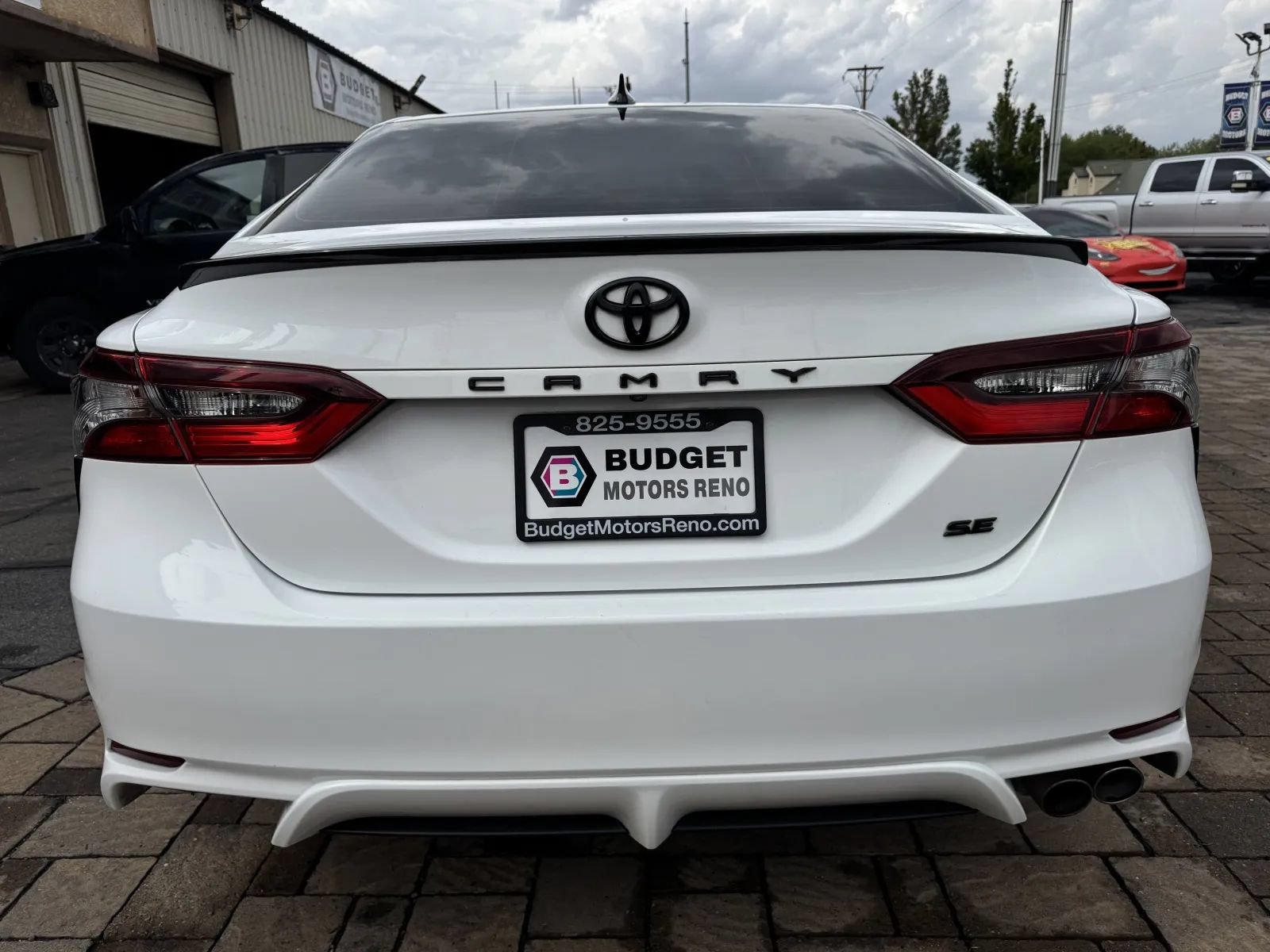 Used 2021 Toyota Camry SE FWD image 3
