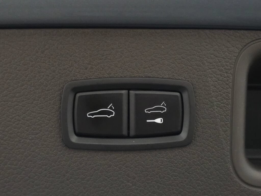 Certified 2024 Porsche Macan AWD/4WD image 24