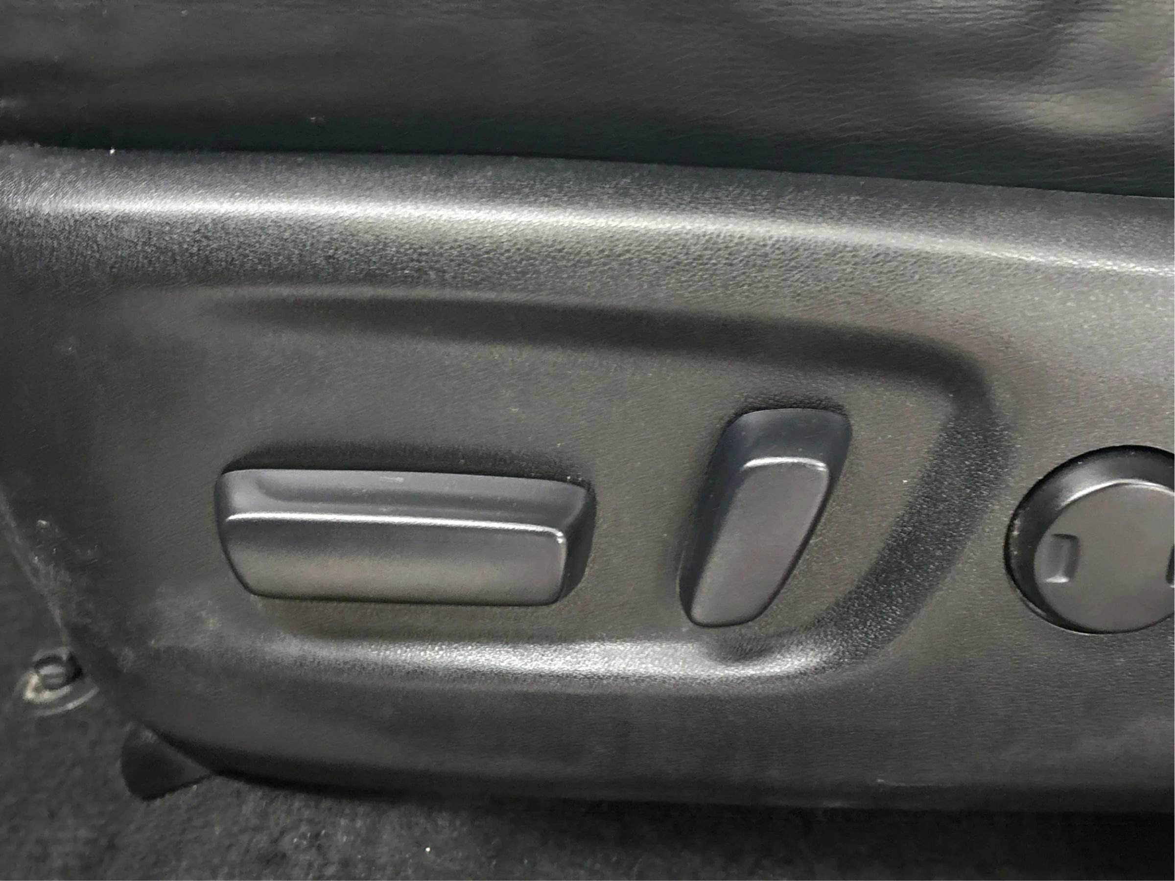 Used 2014 Toyota RAV4 Limited image 23