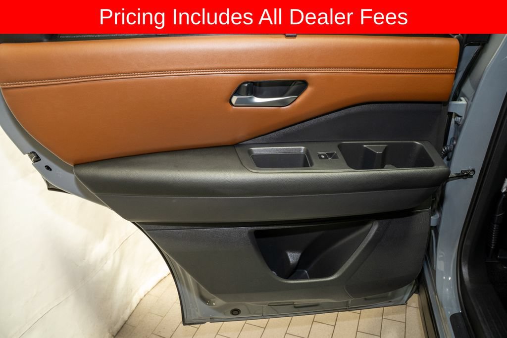 Certified 2023 Nissan Pathfinder Platinum FWD image 13