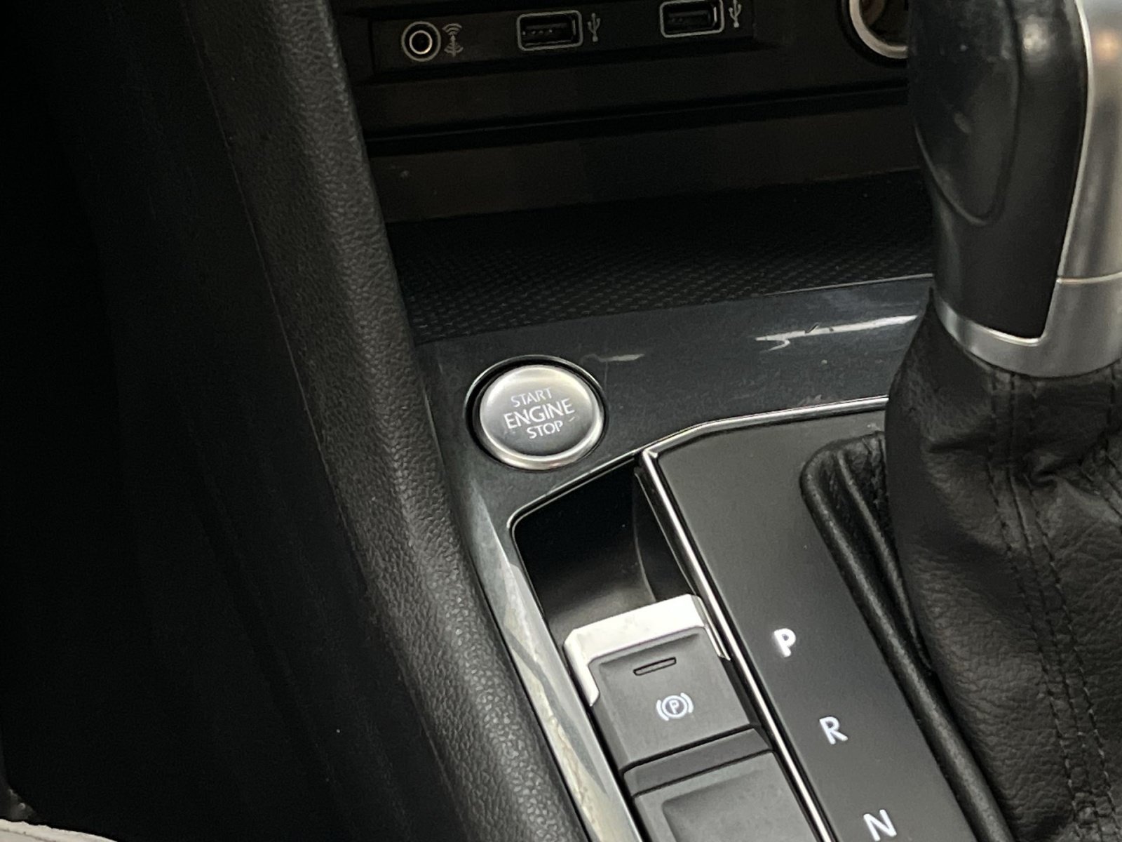 Used 2018 Volkswagen Tiguan SE AWD/4WD image 31
