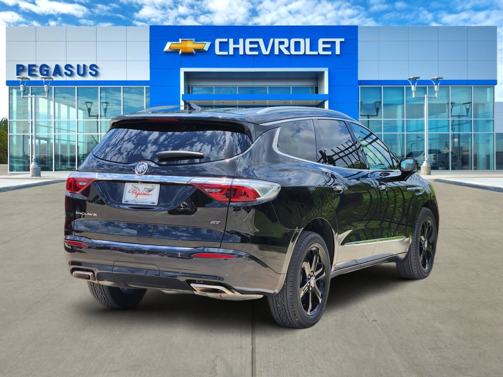 Used 2024 Buick Enclave Essence w/ Experience Buick Package FWD image 5