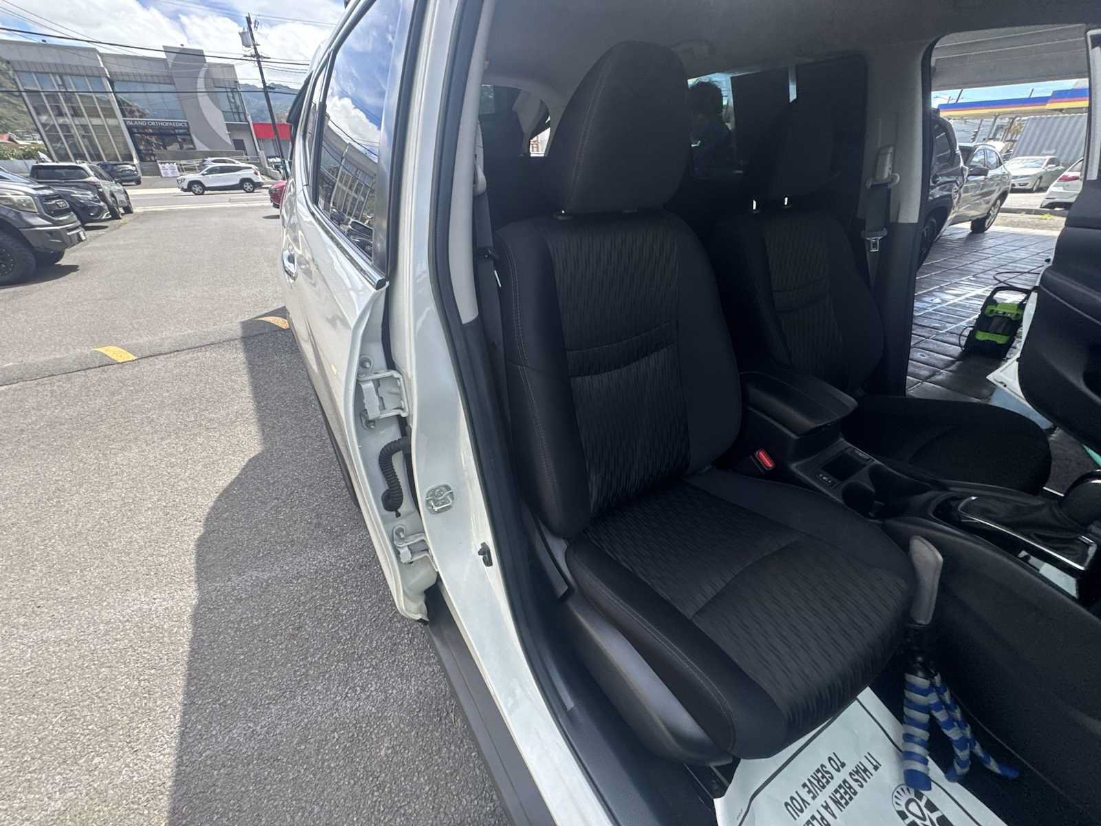 Used 2020 Nissan Rogue SV FWD image 23