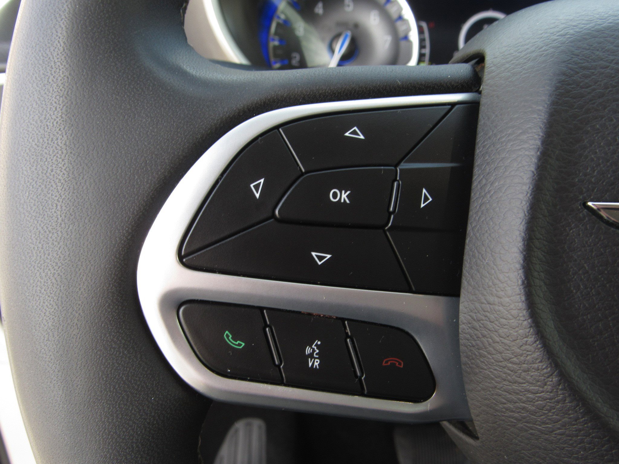 Used 2024 Chrysler Pacifica Touring-L image 25