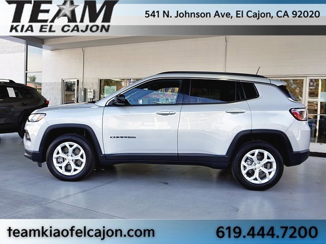 Used 2024 Jeep Compass Latitude image 6
