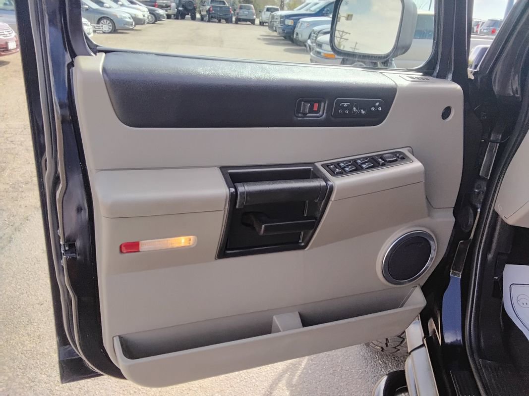 Used 2005 HUMMER H2 image 10