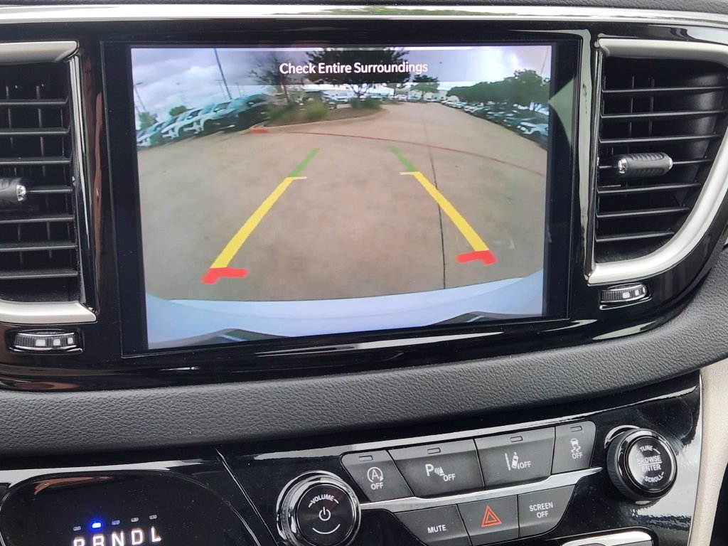 Used 2024 Chrysler Pacifica Touring-L FWD image 8