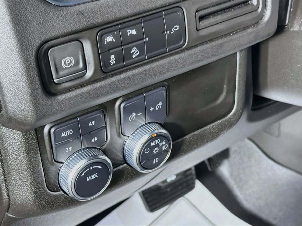 Used 2021 GMC Yukon XL AT4 AWD/4WD image 10