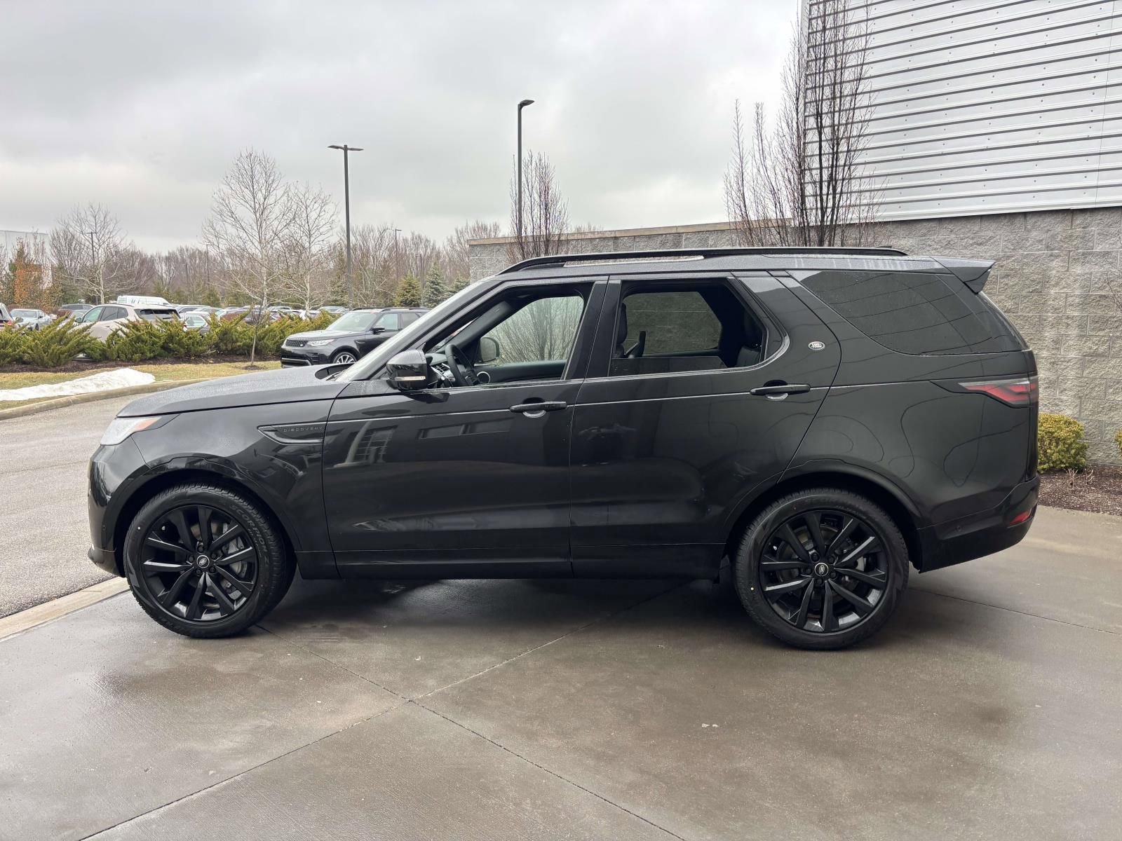 New 2026 Land Rover Discovery Dynamic SE image 8