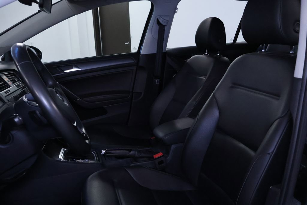 Used 2021 Volkswagen Golf 4-Door image 15