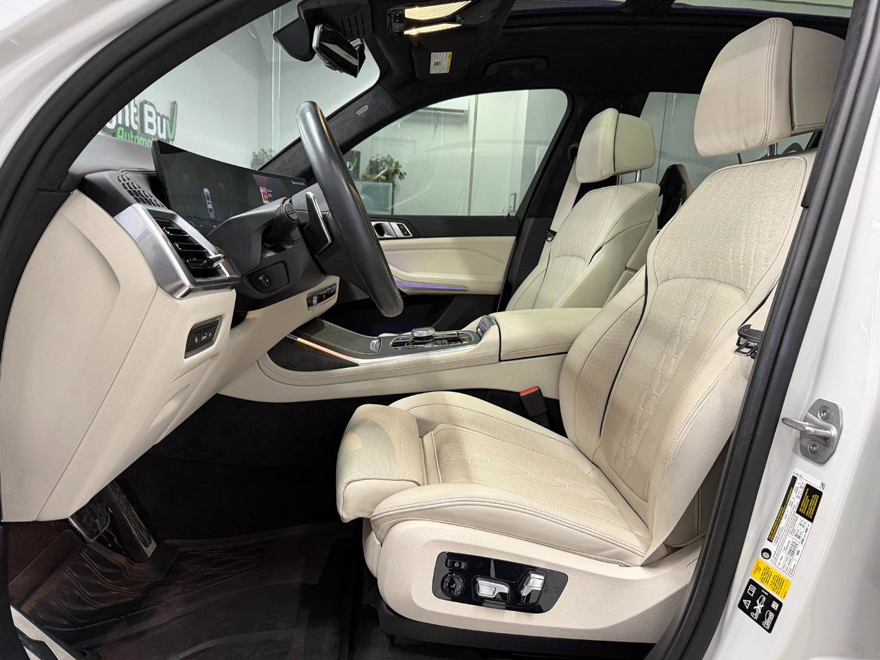 Used 2024 BMW X7 xDrive40i w/ Executive Package image 8