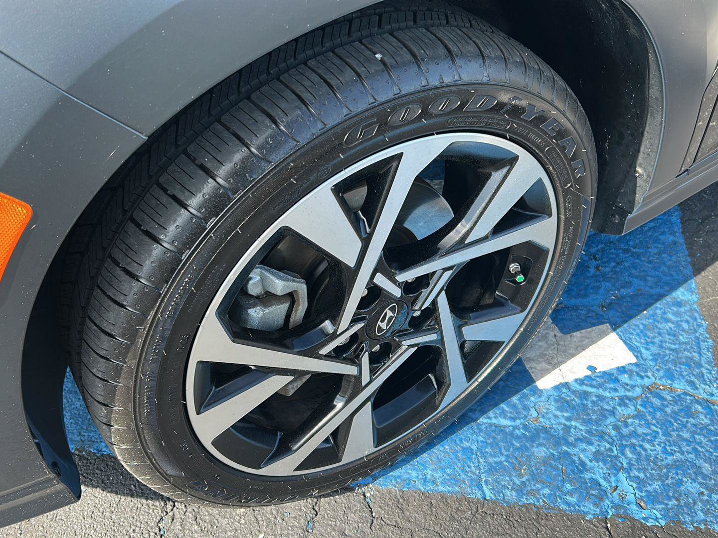Certified 2023 Hyundai Kona Limited FWD image 3