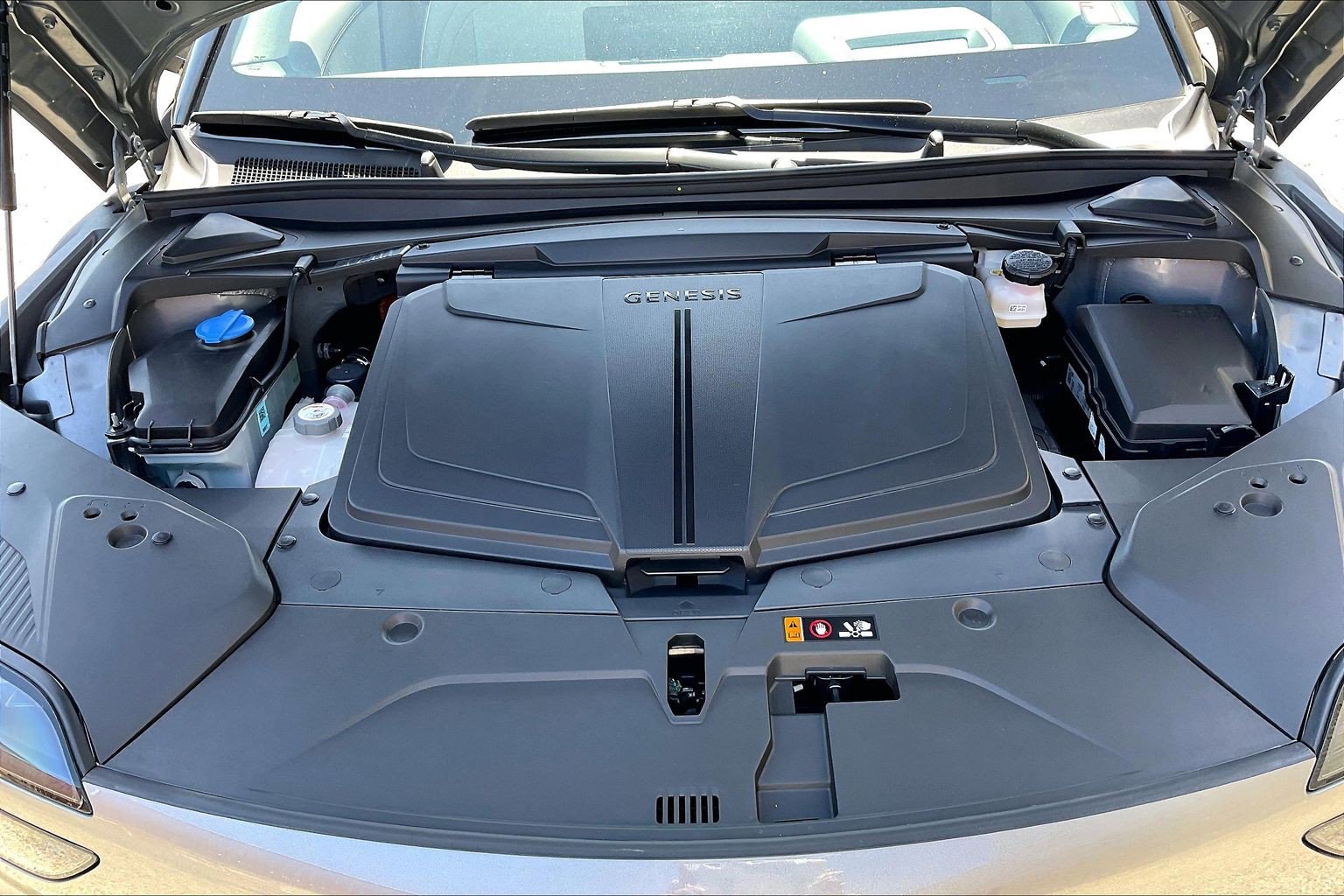 Used 2023 Genesis GV60 Advanced AWD/4WD image 9