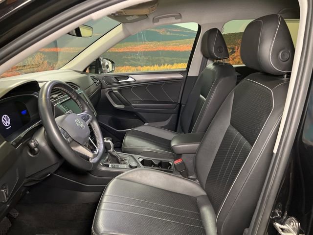 Used 2024 Volkswagen Tiguan SE AWD/4WD image 19