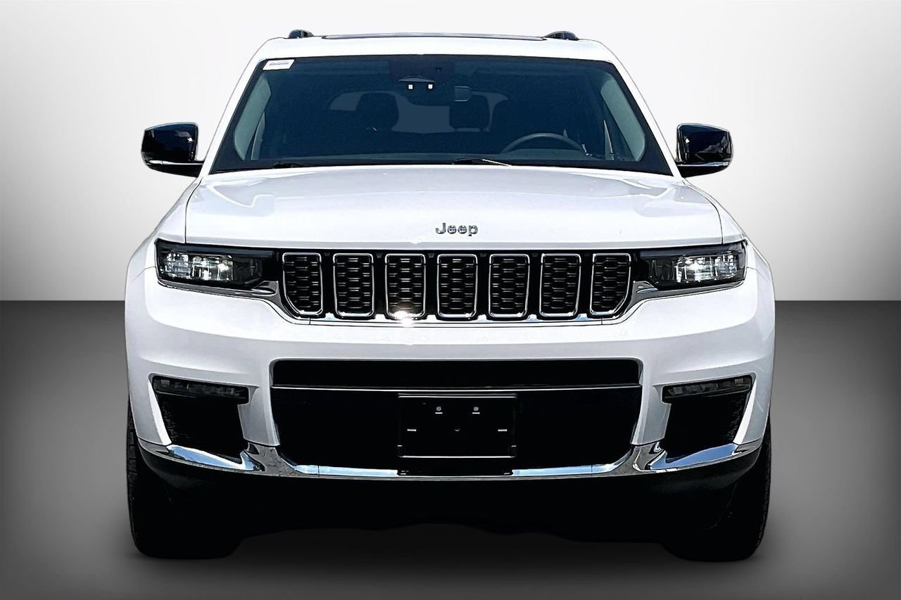 Used 2023 Jeep Grand Cherokee L Limited AWD/4WD image 3