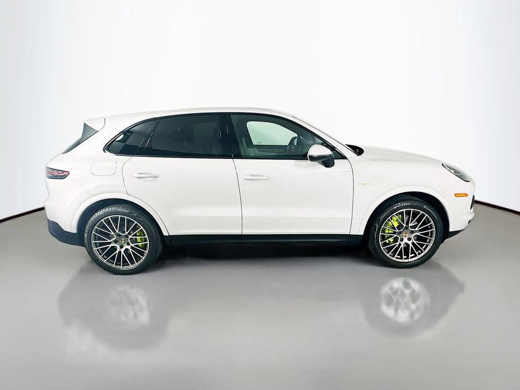 Certified 2023 Porsche Cayenne Platinum Edition image 8