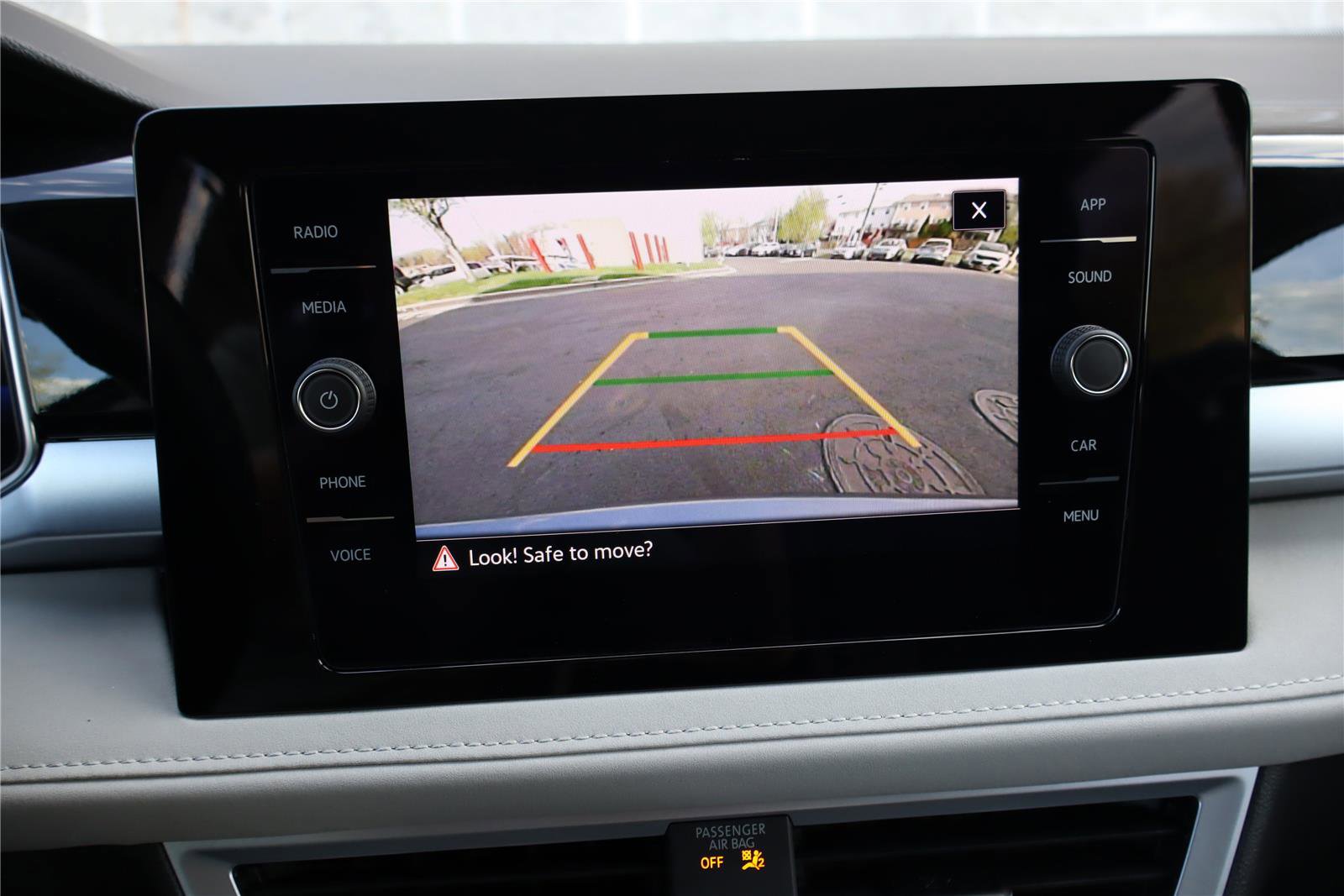 Certified 2025 Volkswagen Taos SE w/ Panoramic Sunroof Package image 20