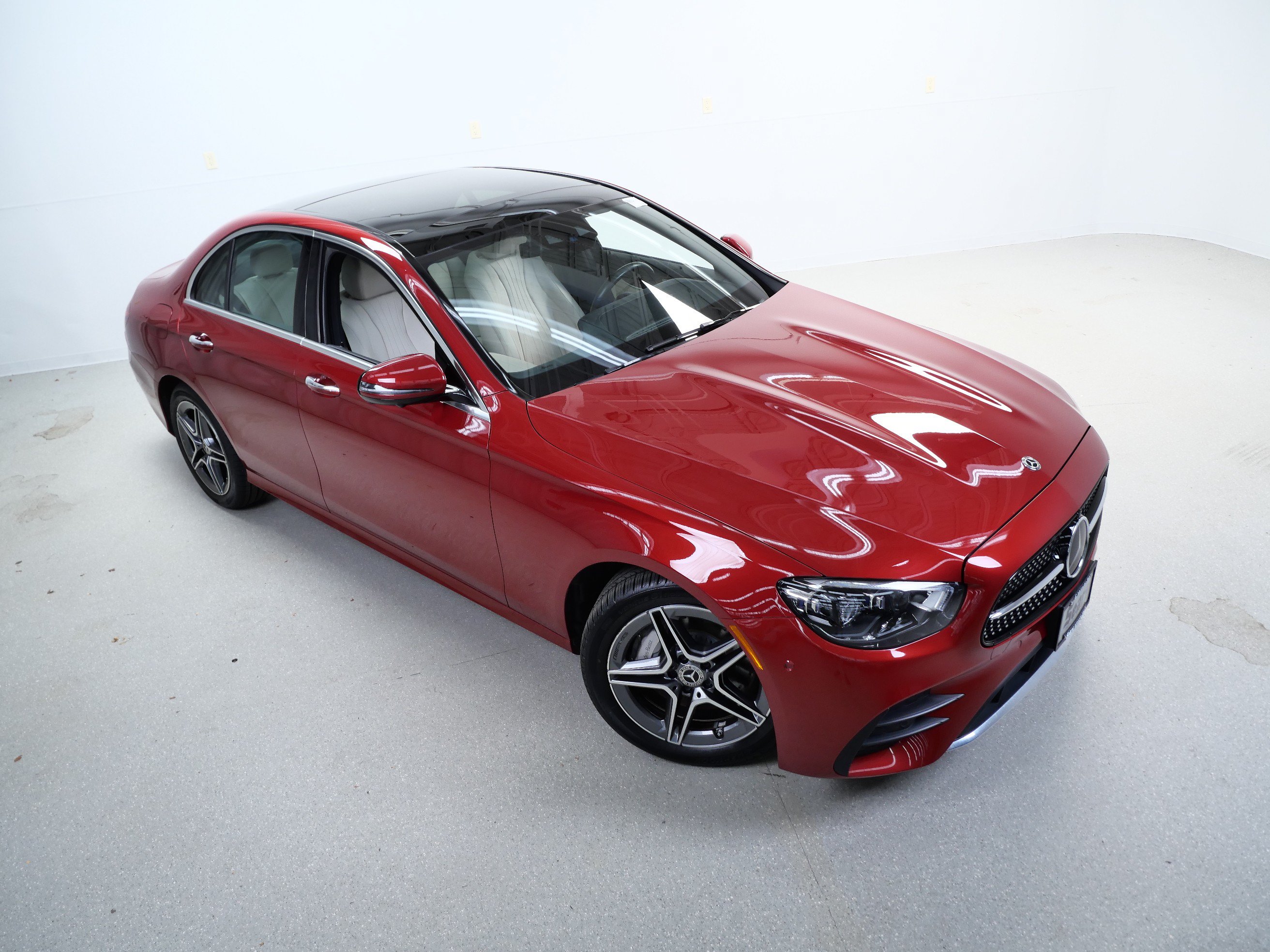 Used 2021 Mercedes-Benz E 350 4MATIC Sedan image 4