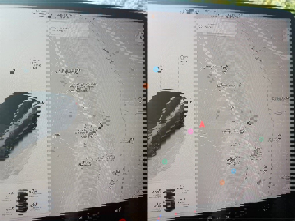 Used 2023 Tesla Model 3 Standard Range image 29