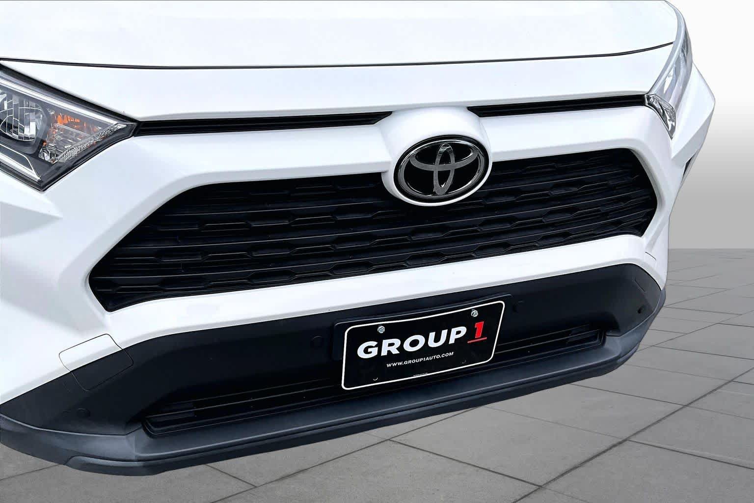 Used 2020 Toyota RAV4 XLE Premium AWD/4WD image 30