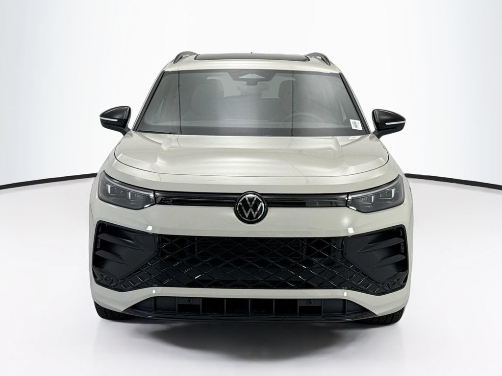 New 2026 Volkswagen Tiguan SE R-Line FWD image 2