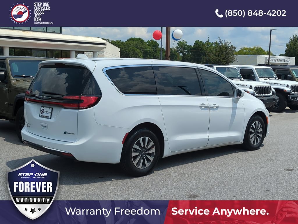 Used 2022 Chrysler Pacifica Touring-L FWD image 6