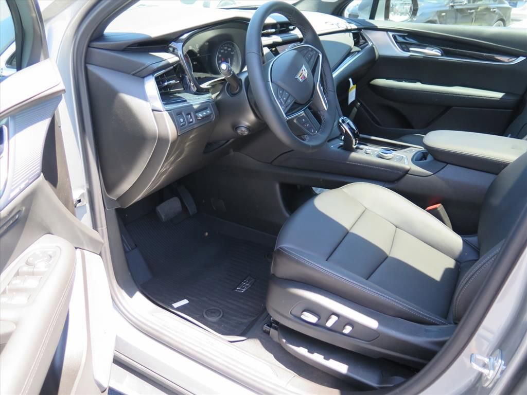 New 2026 Cadillac XT5 Premium Luxury w/ Driver Assist Package AWD/4WD image 9