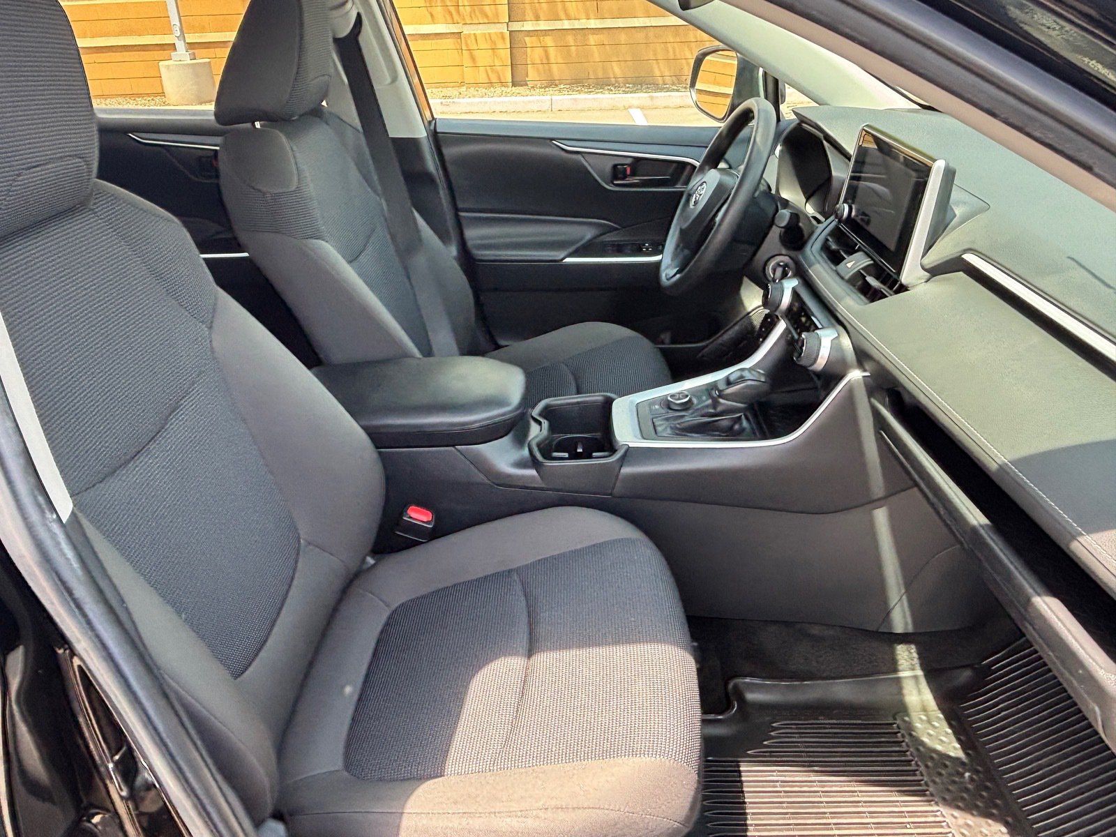 Used 2023 Toyota RAV4 LE AWD/4WD image 31