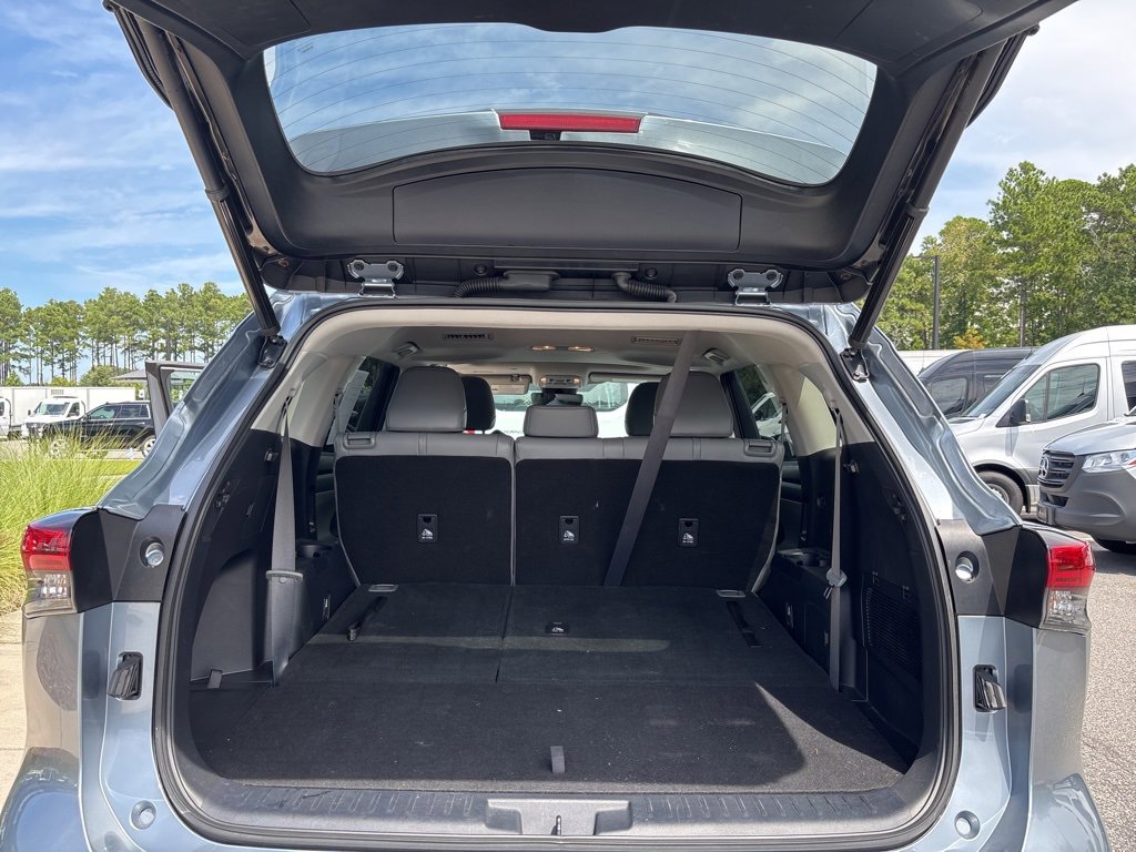 Used 2021 Toyota Highlander XLE image 17